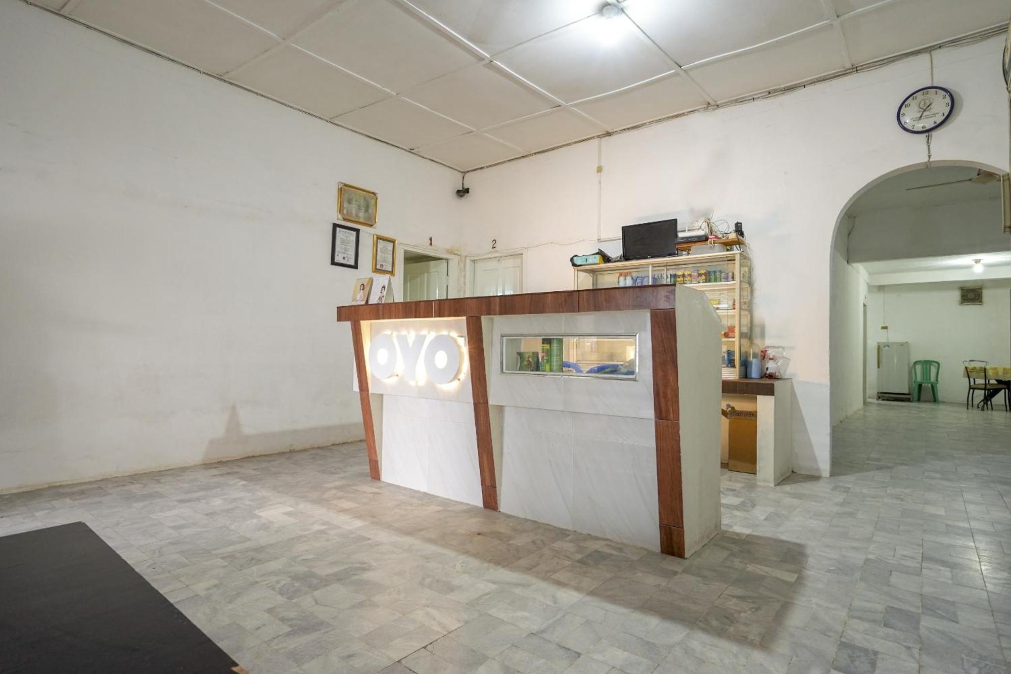 Super Oyo 1868 Penginapan Sekip Palembang Eksteriør billede
