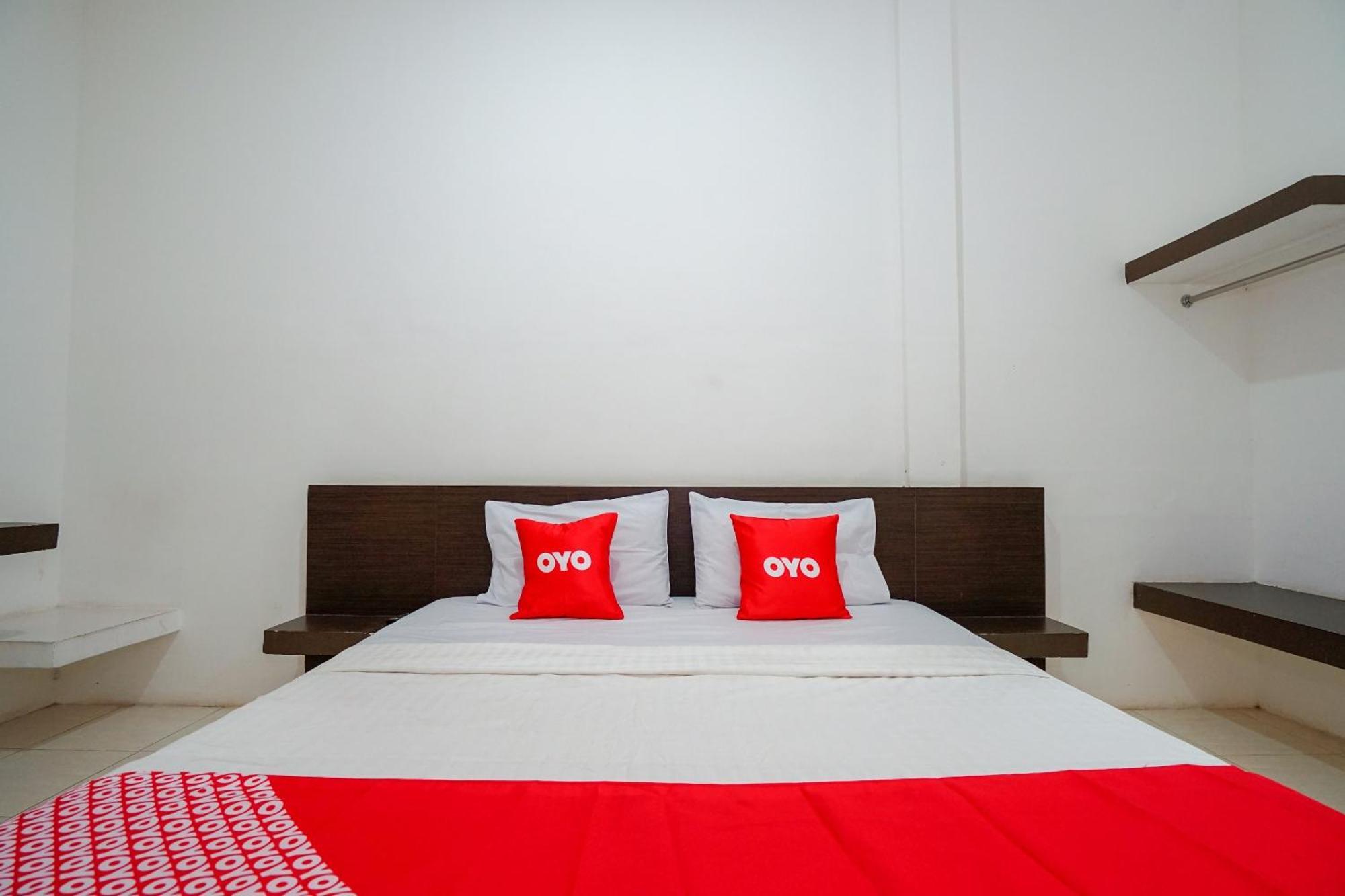 Super Oyo 1868 Penginapan Sekip Palembang Eksteriør billede